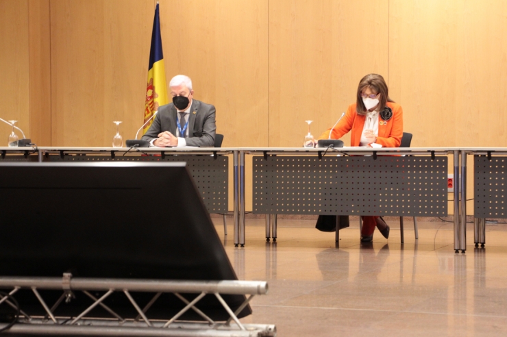 El president de la CEA, Gerard Cadena, i la secretària general iberoamericana, Rebeca Grynspan, en la reunió de presidents d'organitzacions empresarials.